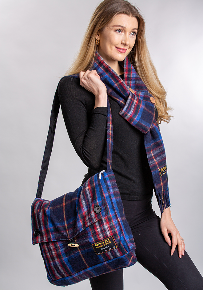 The Reversible Lightweight Tote in Black Glen Plaid | Women's Tote Bags |  Rothy's